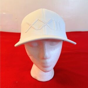 G Fore Grove XXlll 110 White Embroidered SnapBack Cap Hat Men’s EUC